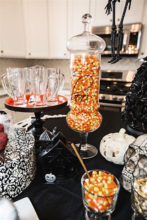 Halloween tips, great party ideas and halloween themes. 10 Tips For Throwing A Classy Halloween Party | SandyALaMode