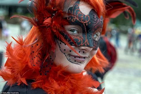 Ginger Rally In Melbourne Attracts Hundreds Of Redheads Daily Mail Online