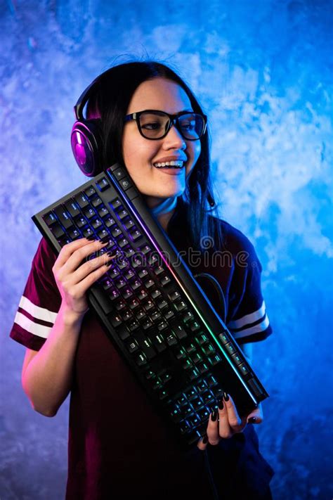 Professional Girl Gamer In Mmorpg Strategy Video Game She S She Posing