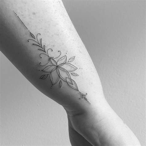 Chronic Ink Tattoo Joanna Roman Fine Line Tattoo Small Dainty Outline