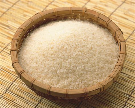 Garam makan, garam kasar, garam bukit, garam laut, garam campurkan tepung beras dengan sedikit air. Petua Elakkan Kutu Beras