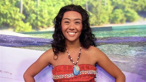 Moana Meet And Greet At Walt Disney World Does Hula Dance And Talks Maui