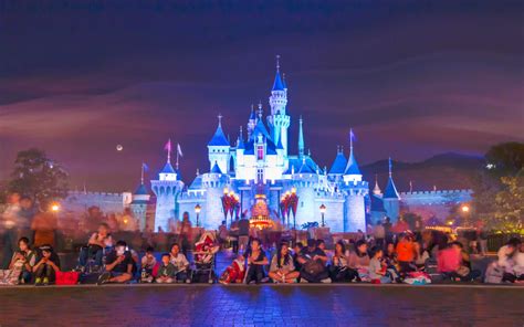 We spent 2 days in disneyland hong kong because we're just so mesmerized and wanted to slow down and soak up the atmosphere. Hong Kong Disneyland Magic Tour - Links Travel & Tours