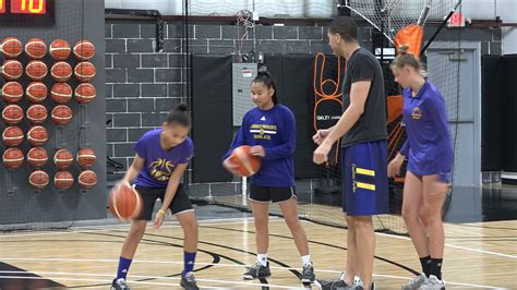 Wnba Star Candace Parkers Brother Coaches Tampa Girls To Success