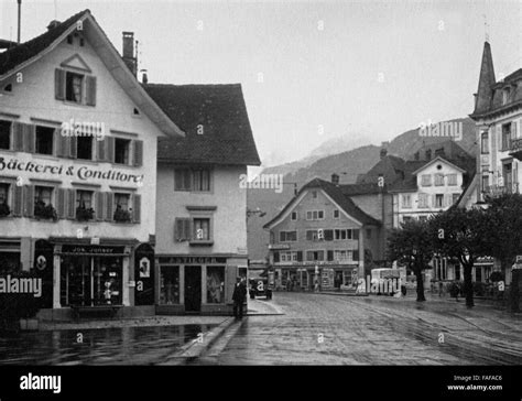 Johann Brunnen Black And White Stock Photos And Images Alamy