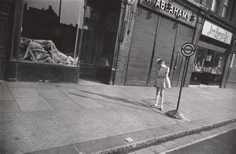 The Street Philosophy Of Garry Winogrand By Geoff Dyer Review Supremo