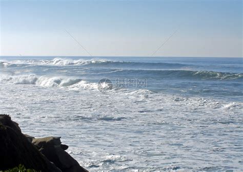 圣地亚哥海岸泡沫岩石海浪波浪海滩高清图片下载 正版图片320405737 摄图网