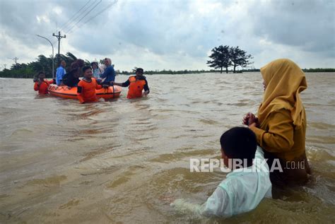 Kebutuhan Logistik Korban Banjir Kudus Di Pengungsian Terjamin