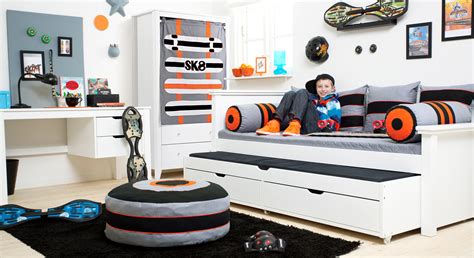 Jetzt ist das eigentlich möglich: Jugendzimmer komplett mit Schreibtisch - Skater