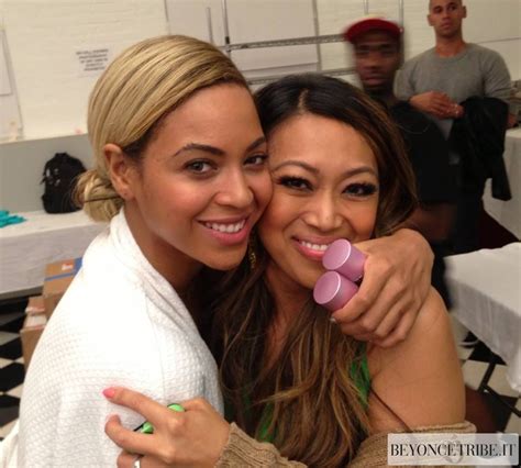 beyoncé with the make up artist mally roncal on the set of heat wild orchid photoshoot june