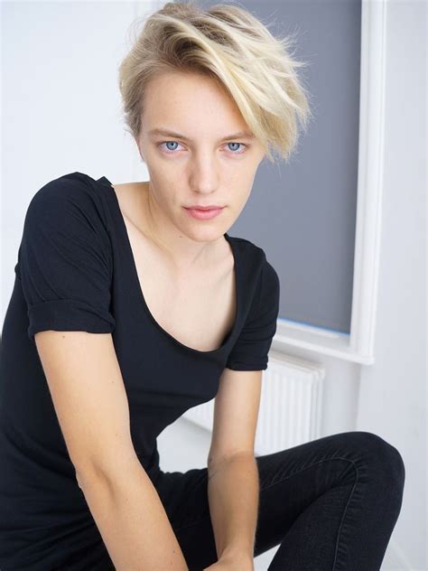 Today we figure out what face shape you have and what the optimal haircut and hairstyle will be for you. Pin by Kayla on Erika linder | Short hair styles, Cool ...