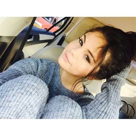 Pin By Celebrities Pics On Selena Gomez Selena Gomez Style Celebrity Selfies Selena Gomez Cute