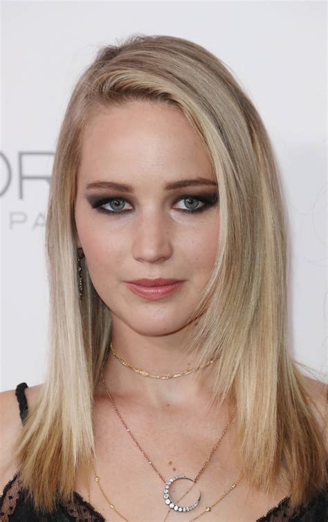 Long layered hair draws the eye downwards and makes your round face look longer. 50 Cool Hairstyles To Flatter Round Faces - Top Haircuts ...