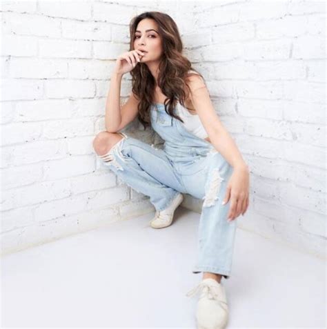 Kriti Kharbanda Really Nails The Casual Look Heres Proof Lifestyle Gallery News The Indian