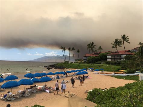 Hawaiis Maui Island Wildfire Forces Evacuations