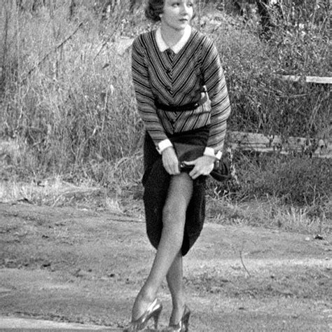 claudette colbert and the art of hitchhiking veryleggyladies vintagebeauty
