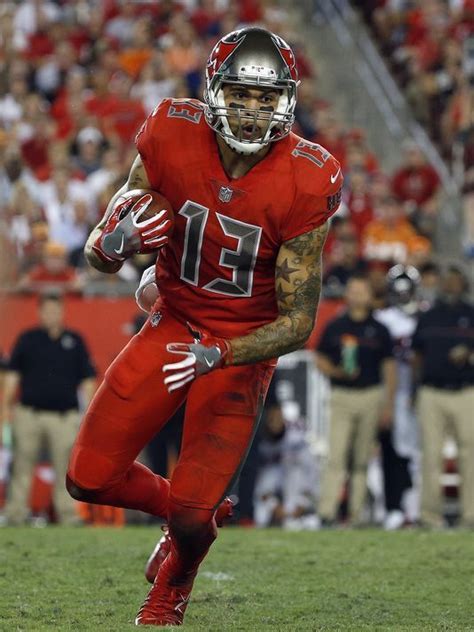 Mike Evans Football Images Football Pictures Sports Images Sports