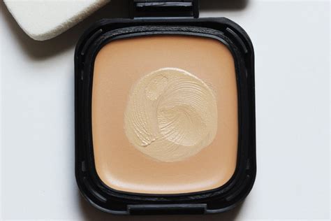 Fondotinta in polvere fatto in casa, 100% naturale, facilissimo 30 luglio 2015 · di claudia annie · leave a comment il fondotinta in polvere , o fondotinta minerale è il cosmetico che permette la massima resa e al tempo stesso la massima protezione e benessere della pelle. Fondotinta Compatto Coprente, fatto in casa! - Bio Makeup