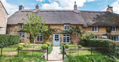 Yarrow Cottage, a pretty cottage in the Cotswolds | Pretty cottage, Cottage, Thatched cottage