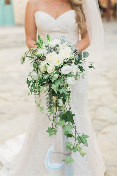 Bridal Bouquet With White Roses And Ivy Leaves Weddingtalesgr