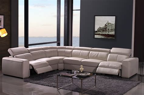 Un canapé de la gamme luxe, idéal pour un intérieur raffiné de bord de mer et accueillir ses amis dans une assise très confortable, reposante, ce canapé en cuir marron se coordonnera très bien avec le fauteuil cuir de la gamme luxe. Canapé d'angle double relax en cuir de buffle italien de ...