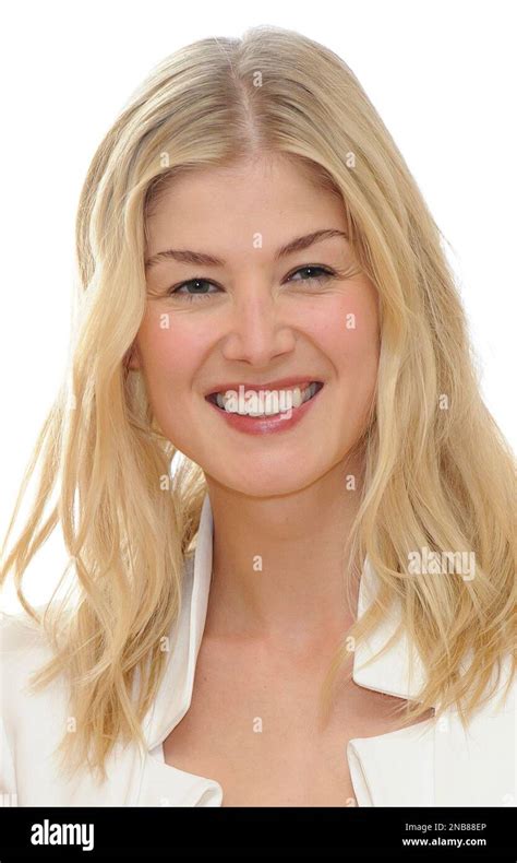 British Actress Rosamund Pike Poses For Photographers At A Photocall For The Film Johnny English