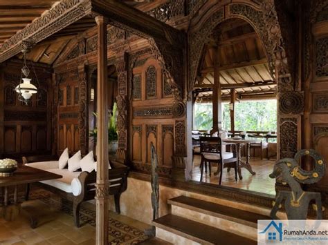 Meskipun daerah pegunungan sangatlah dingin dan rumah kami kecil. Ruang Tamu Tradisional Jawa | Desainrumahid.com