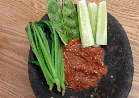 Caranya cukup mudah sekali, gorenglah terlebih dahulu cabe, bawang, dan tomat sampai layu. Resep Sambal Dadakan Enak / Sambal adalah menu pelengkap yang wajib disantap bersama nasi dan ...