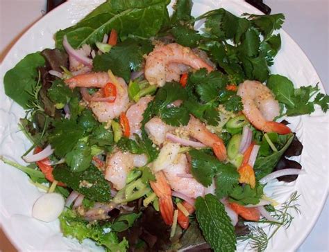 1 small red onion, halved and sliced thin. Thai Spicy Shrimp Salad Yaam Goong) Recipe - Food.com