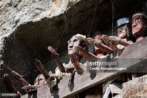 Wooden Tribal Effigy Photos And Premium High Res Pictures Getty Images