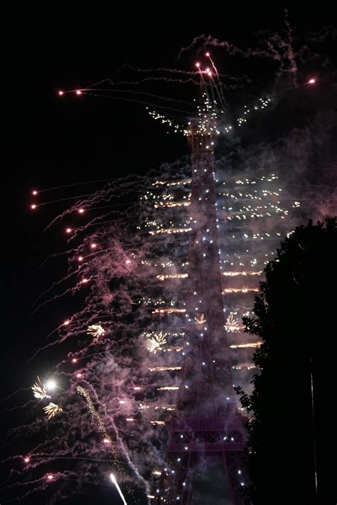Fireworks At The Eiffel Tower Bastille Day Canon Eos 20d Flickr