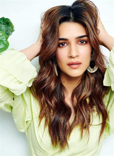 Kriti Sanon Looks Fresh Like A Mint During Arjun Patialas Promotions And These Sexy Pictures