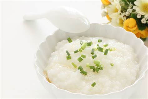 Apabila dijadikan sebagai menu bubur nasi biasa, ia paling selalu disajikan dengan hidangan sampingan atau lauk. Kalori Bubur Nasi Berasaskan Bijirin