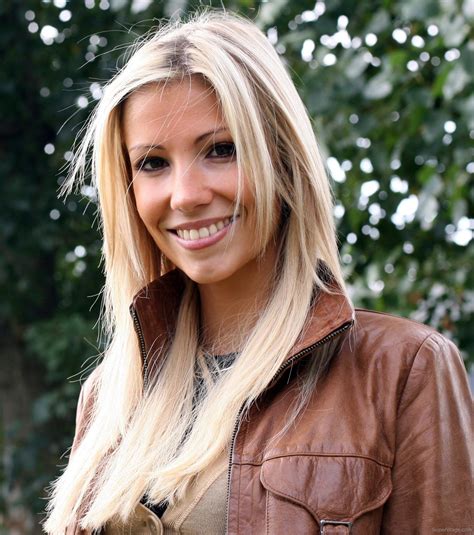 Elle dévoile un compte suspect. Alexandra Rosenfeld Image | Super WAGS - Hottest Wives and ...