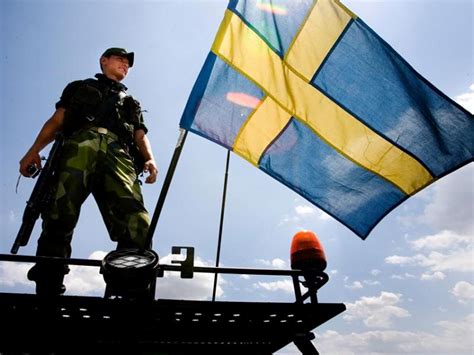 Sd jönköping hedrade vår nationaldag med flaggutdelning. Grattis på Sveriges nationaldag - Semper Miles