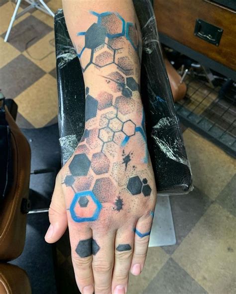 30 Great Hexagon Tattoos To Inspire You Biomech Tattoo Tattoo Ideen