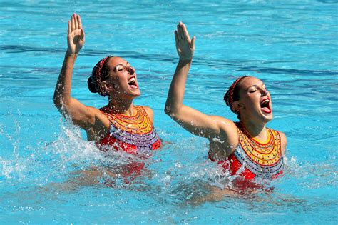 Why Olympic Synchronized Swimmers Use Gelatin To Keep Hair In Place Allure