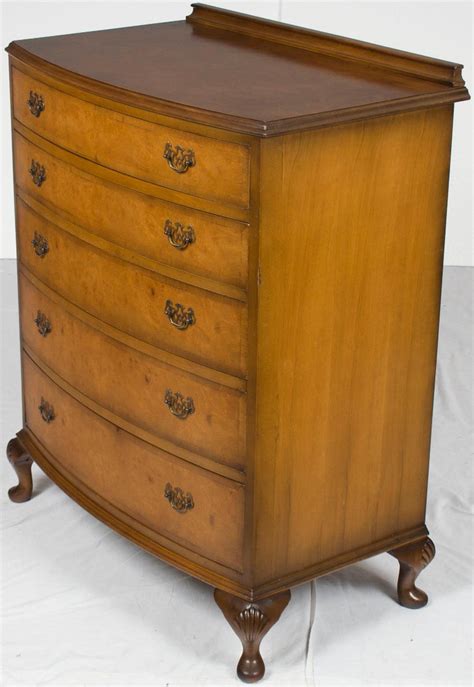 Queen Anne Style Bow Front Walnut Chest Of Drawers Dresser For Sale At 1stdibs
