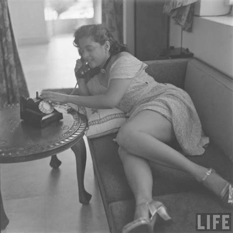 Nalini Jaywant Famous Hindi Movie Actress Indoor Photoshoot 1951 Old Indian Photos