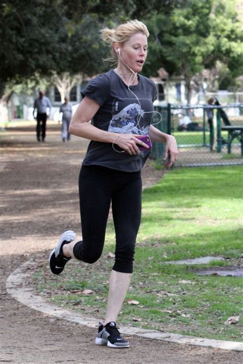 Julie Bowen Out Running At A Park In Los Angeles 02 04 20171 Hawtcelebs