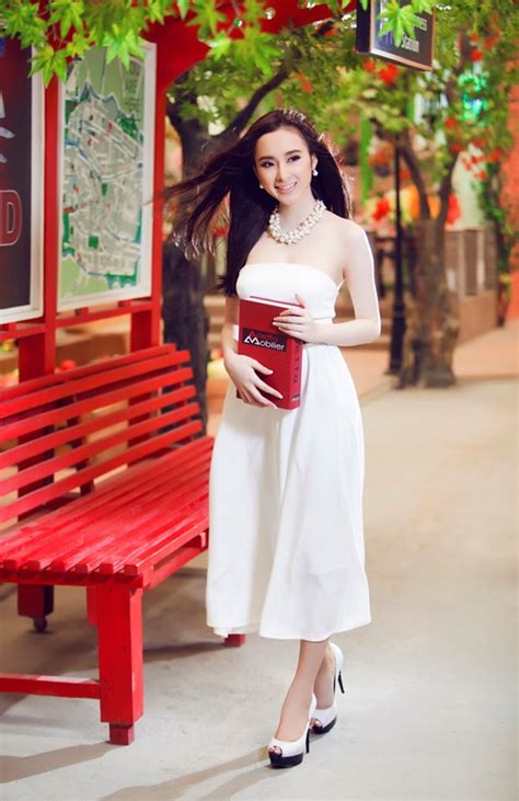 Angela phương trinh xinh đẹp bên soái ca võ cảnh trong những khung hình đầy lãng mạn trên thuyền bên dòng sông sài gòn. Những hình ảnh của Angela Phương Trinh đẹp lộng lẫy như ...