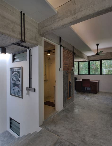 What's really nice about this site was it opened up into a sloped jungle. Gallery of Menerung House / Seshan Design Sdn Bhd - 26