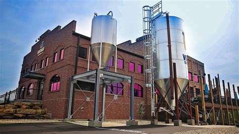 Vintage brewing company is growing faster than it can sell dollar beers on monday nights. Vintage Brewery Bar & Restaurant | SAUK CITY, WISCONSIN