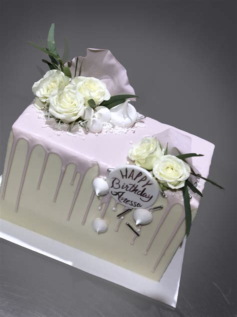 0 264 777 30 00. Lavender drip cake. rectangle / fresh flowers / meringues ...