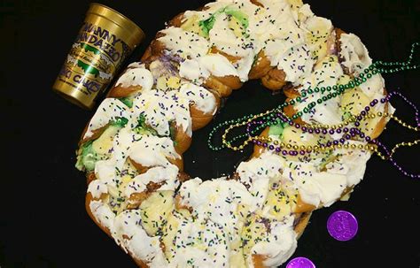 King Cake In Manny Randazzo King Cakes Tasteatlas Recommended Authentic Restaurants