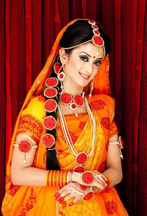 Her Holud Sari Indian Bridal Photos Bride New Fashion Saree