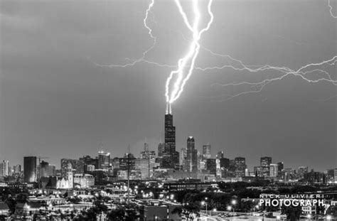 Lightning Hits Chicagos Willis Sears Tower Repeatedly In Derecho