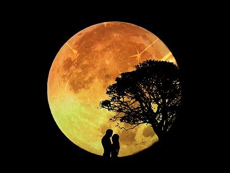 Romantic pictures for dinner on the beach. 20 Romantic Quotes on Moon for your Girlfriend and Boyfriend