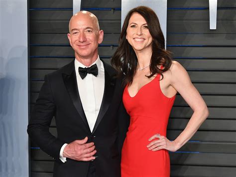 Jeff Bezos And His Girlfriend Lauren Sanchez Have Weathered A Tabloid