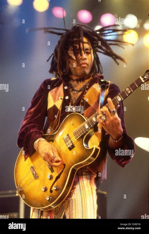 Lenny Kravitz 1991 Hi Res Stock Photography And Images Alamy